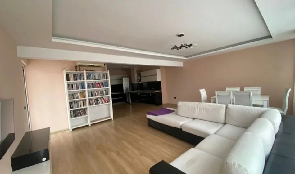 Tirane, jepet me qera apartament 2+1 Kati 2, 140 m² 650 €