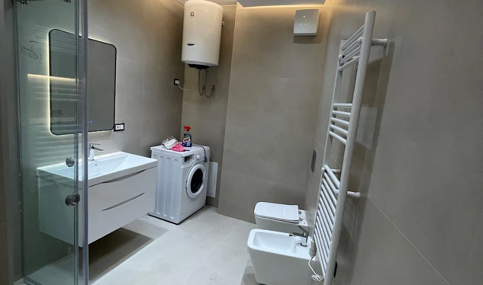 Tirane, jepet me qera apartament 1+1 Kati 3, 67 m² 1.000 €