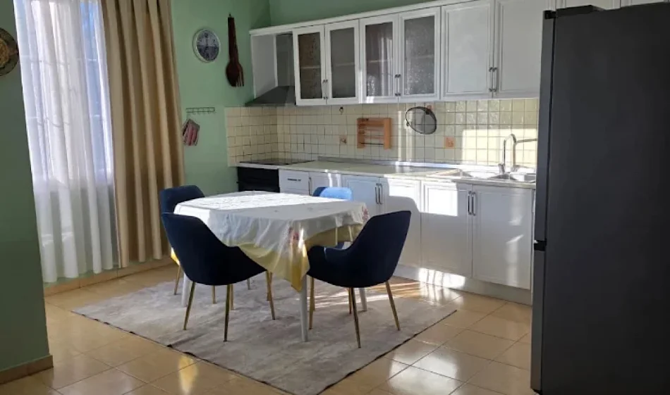 Tirane, jepet me qera apartament 2+1 Kati 2, 100 m² 650 € 
