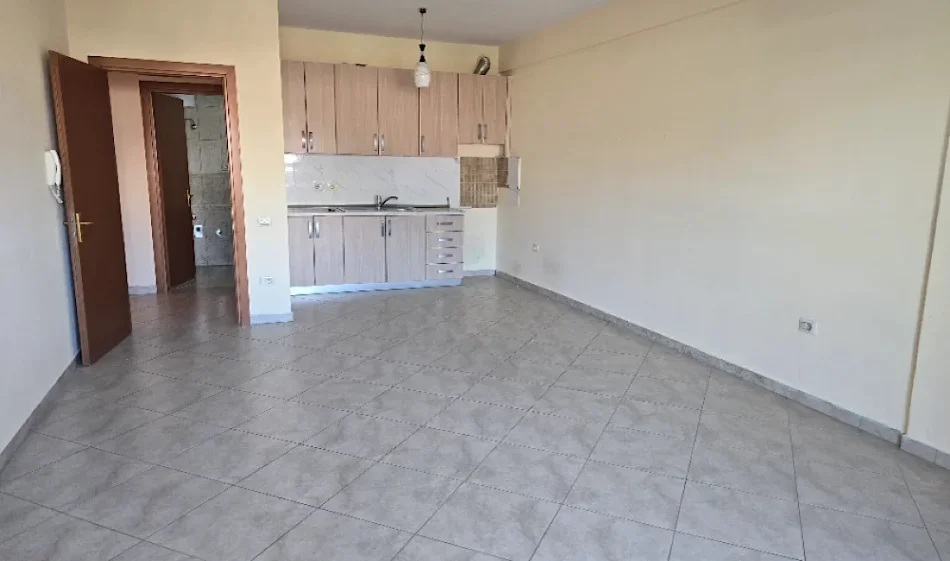 Tirane, jepet me qera apartament 2+1 Kati 3, 120 m² 1.000 € 