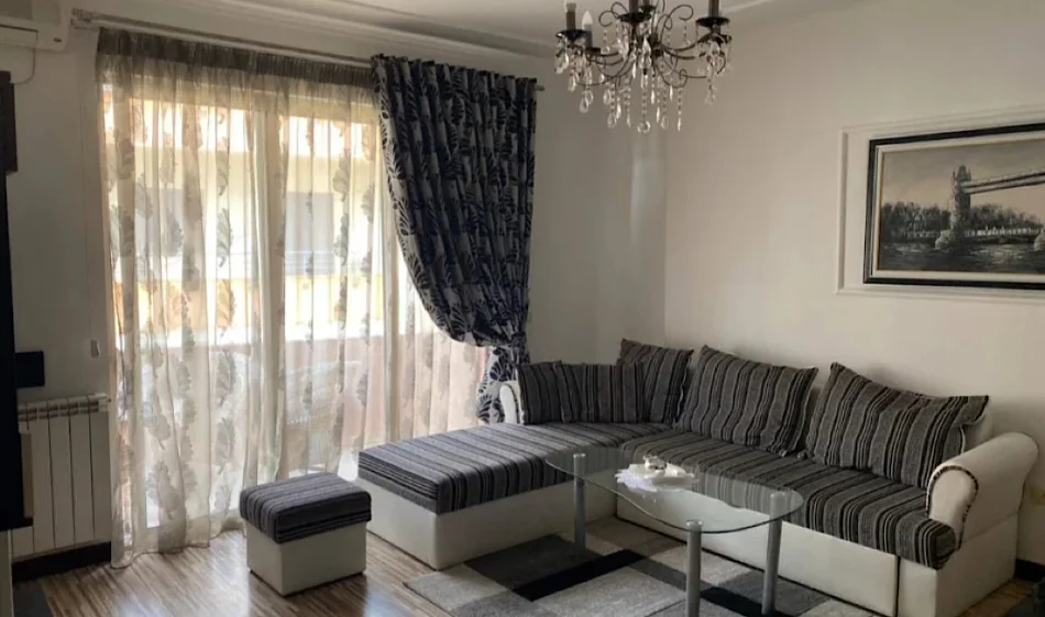 Tirane, jepet me qera apartament 2+1 Kati 3, 90 m² 600 €