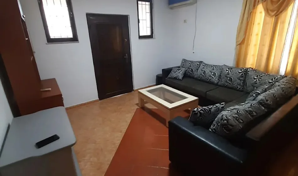 Tirane, jepet me qera Vile 1+1 , 65 m² 400 €