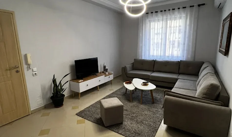 Tirane, jepet me qera apartament 1+1 Kati 2, 65 m² 700 € 