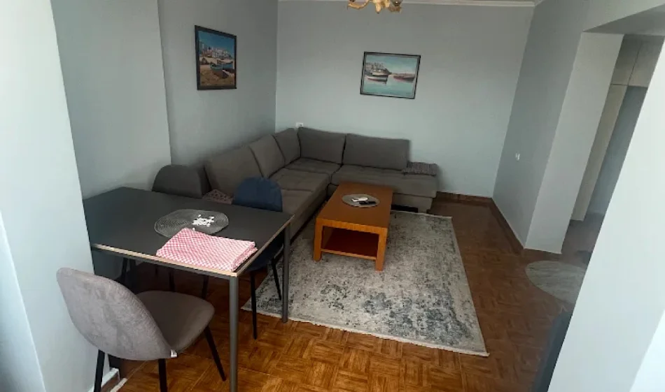 Tirane, jepet me qera apartament 1+1 Kati 5, 58 m² 400 € 