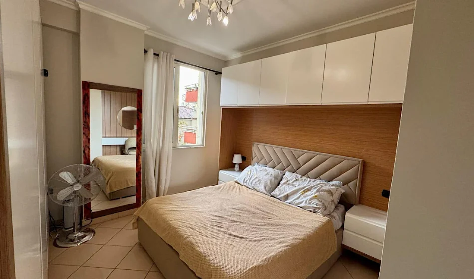 Tirane, jepet me qera apartament 2+1 Kati 2, 85 m² 700 € 