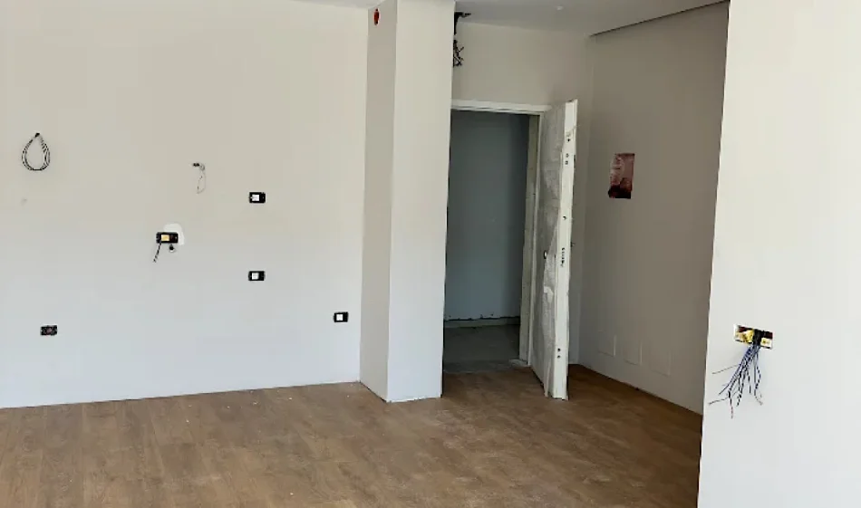 Tirane, jepet me qera ambjent biznesi Kati 2, 117 m² 1.900 € 
