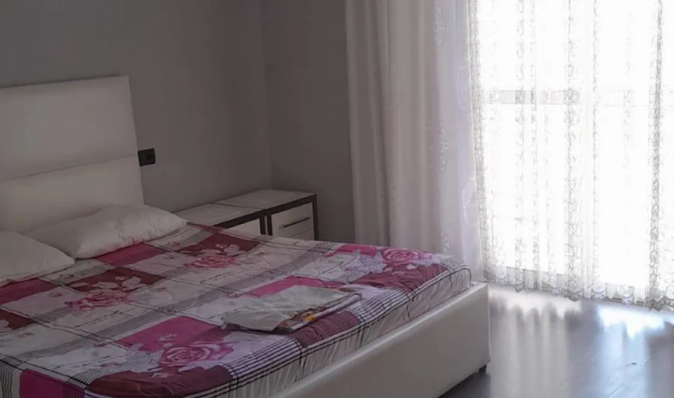 Tirane, jepet me qera Vile 2+1 Kati 4, 150 m² 500 € 