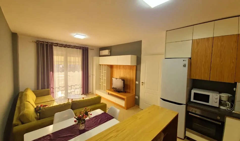 Tirane, jepet me qera apartament 2+1 Kati 4, 85 m² 650 € 