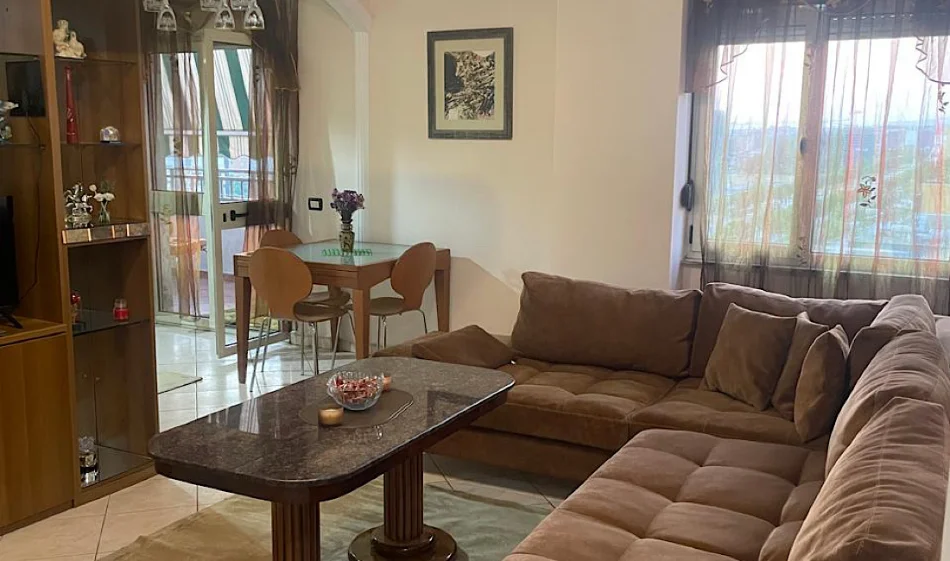 Tirane, jepet me qera apartament 2+1 Kati 7, 95 m² 750 € 