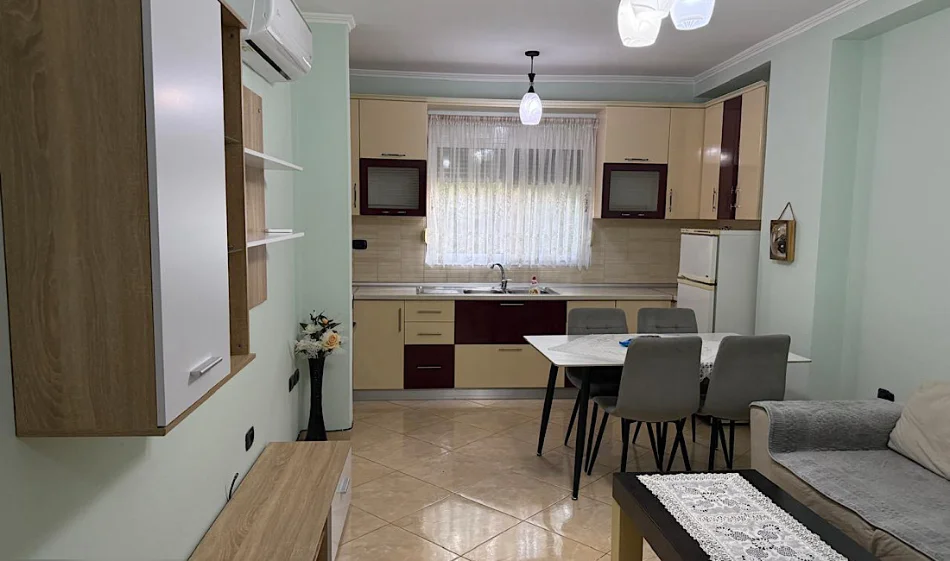 Tirane, jepet me qera apartament 2+1 Kati 4, 67 m² 550 € 