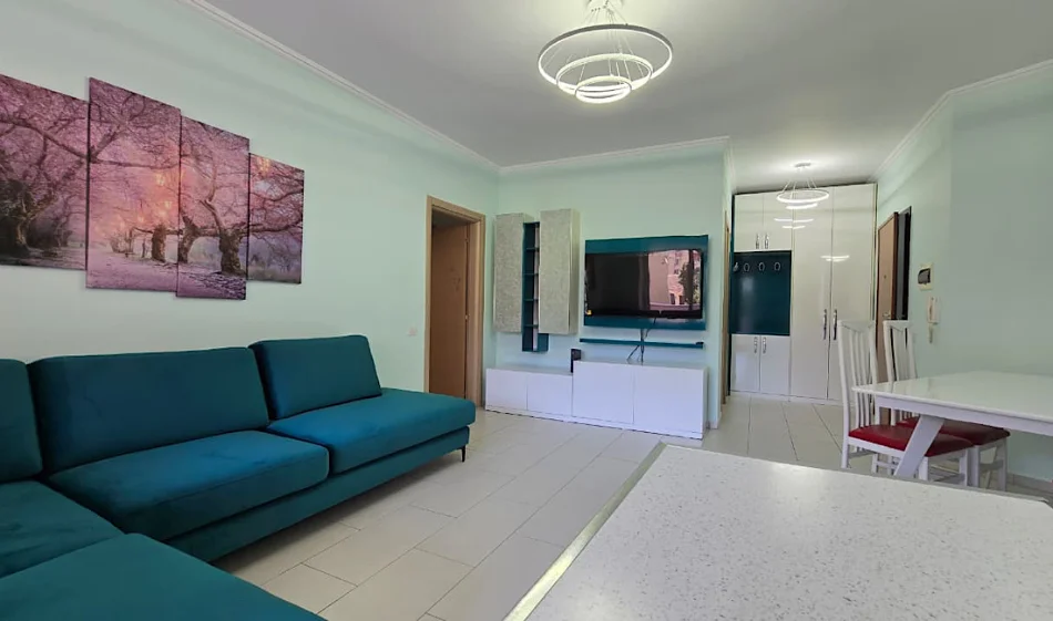 Tirane, jepet me qera apartament 2+1 Kati 2, 100 m² 700 € 