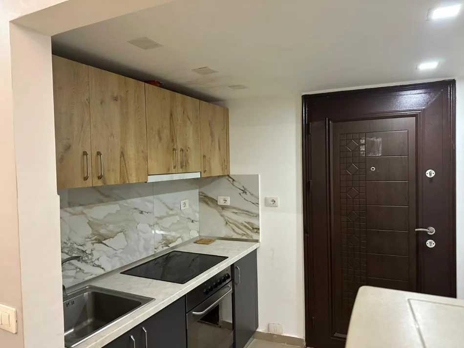 Tirane, jepet me qera apartament 1+1+Ballkon Kati 6, 55 m² 43000 Leke (Rruga Rrapo Hekali)