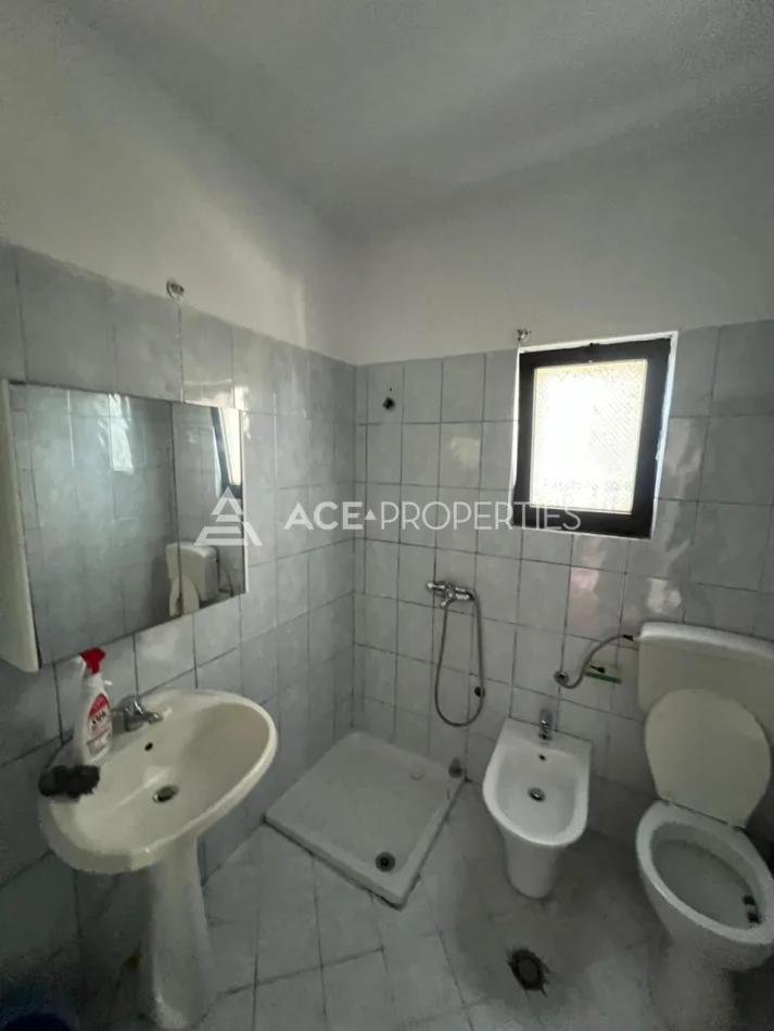 Durres, jepet me qera shtepi 1+1 Kati 1, 80 m² 300 € 