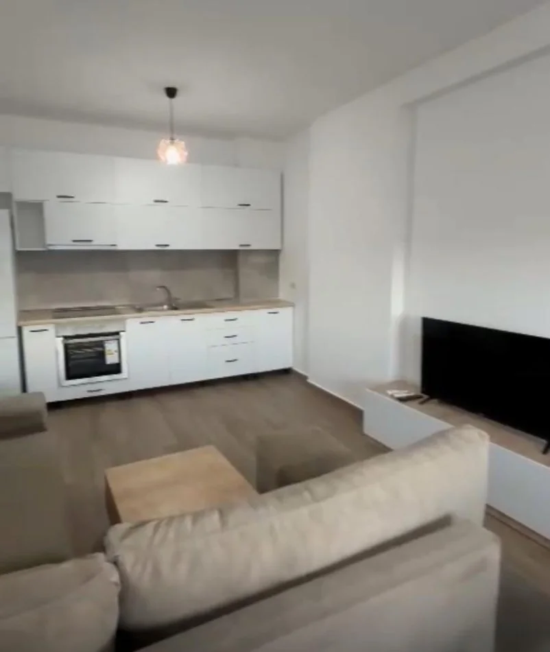 jepet me qera apartament 2+1 vila L 2-astir , 380 €