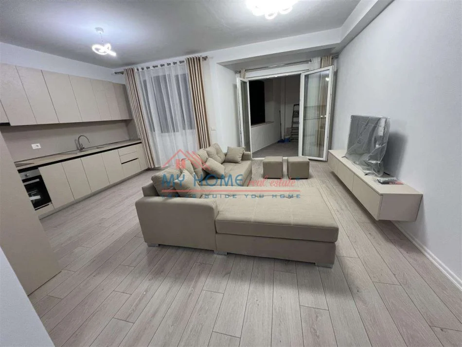Tirane, jepet me qera 2+1+Ballkon Kati 9, 100 m² 620 € 