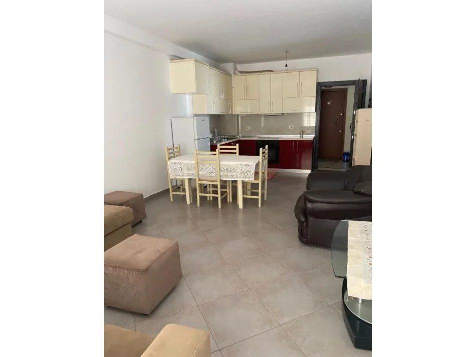 Tirane, jepet me qera apartament 2+1 Kati 4, 95 m² 450 € (BILL KLINTON)