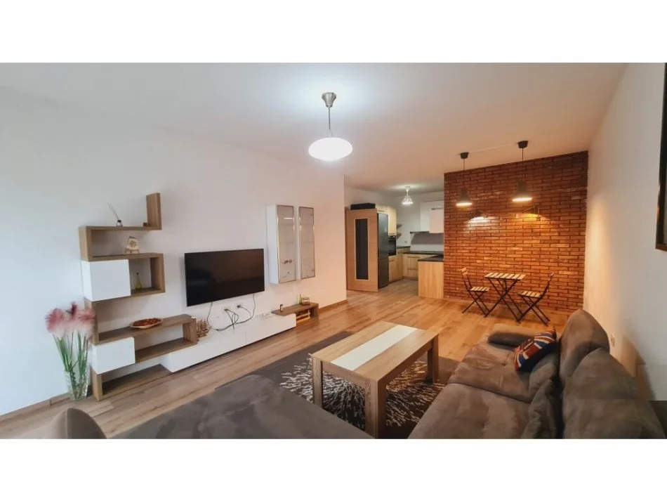 Tirane, jepet me qera apartament 1+1 , 104 m² 600 € (Don Bocko)