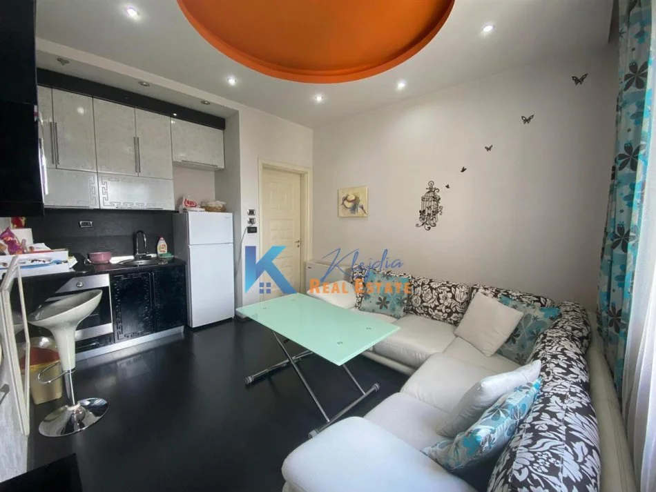 Tirane, shitet apartament 2+1+Ballkon Kati 4, 82 m² (Rruga e Durresit, afer hotel Colosseo)