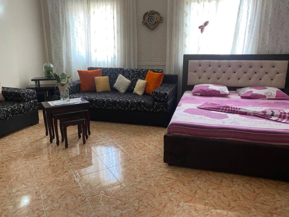 Tirane, jepet me qera apartament 1+1 Kati 1, 60 m² 400 € (Komuna e Parisit)