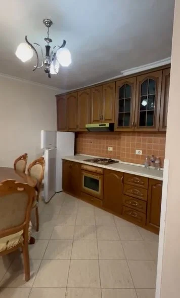 Tirane, jepet me qera apartament 1+1 Kati 5, 65 m² 360 € (Oxhaku)