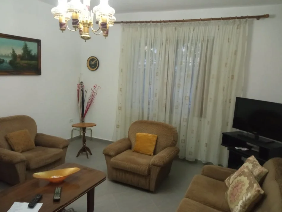 Tirane, jepet me qera apartament 1 Katshe Kati 1, 120 m² 1.300 € (Laprake)