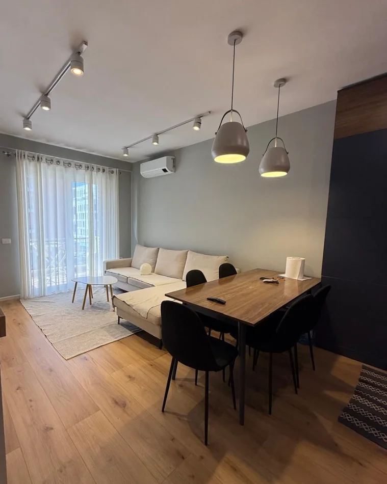 Tirane, jepet me qera apartament 1+1+Ballkon , 65 m² 650 € 