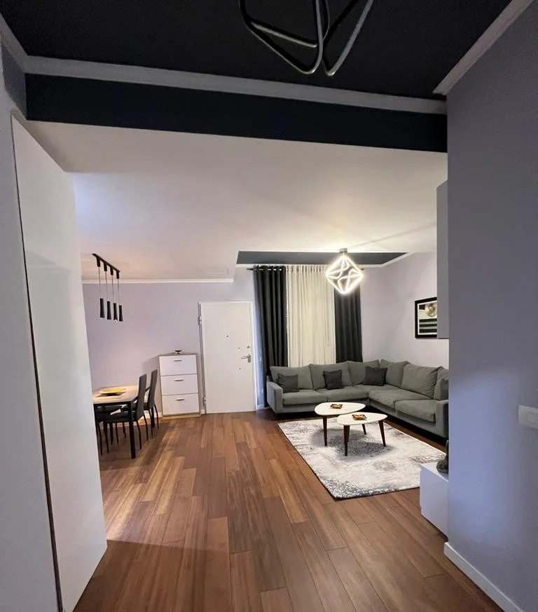 Tirane, jepet me qera apartament 2+1 , 90 m² 650 € 