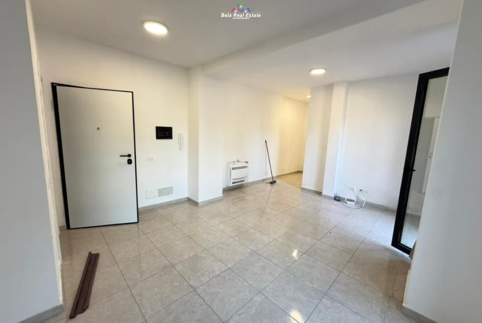 Tirane, jepet me qera zyre Kati 2, 89 m² 790 € (Pazari i Ri)