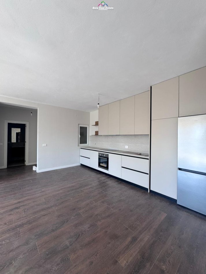 Tirane, jepet me qera apartament 2+1 Kati 2, 125 m² 650 € (bulevardi i ri)