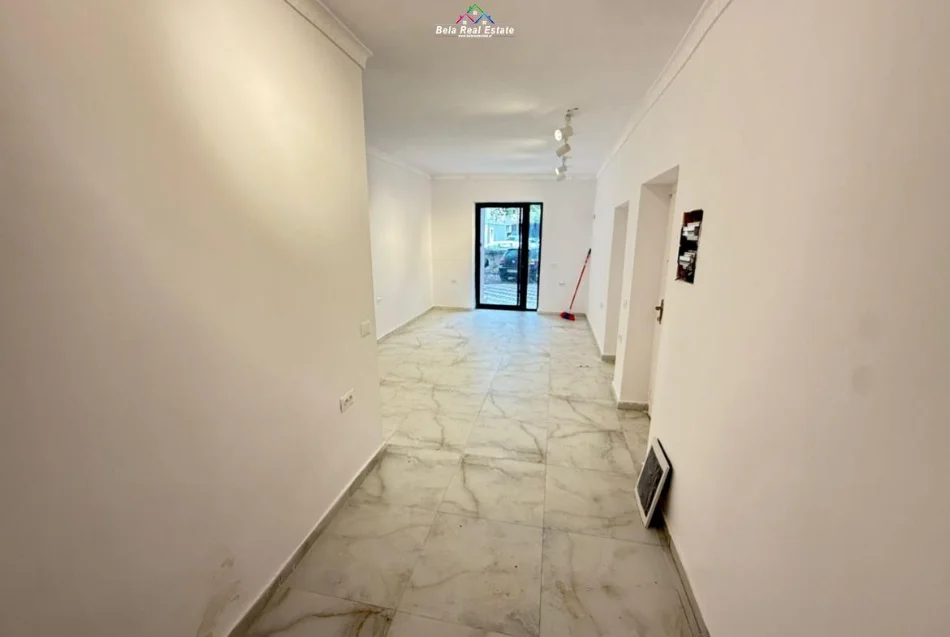 Tirane, jepet me qera dyqan Kati 0, 70 m² 2.000 € (hoxha tahsim)