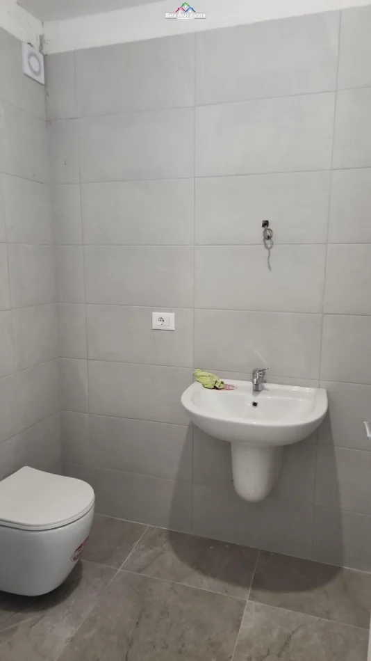 Tirane, jepet me qera zyre Kati 2, 96 m² 1.300 € (myslym shyr)