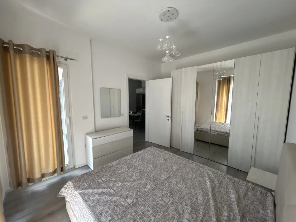 Tirane, jepet me qera apartament 1+1+Ballkon Kati 3, 80 m² 700 € (5 maji)