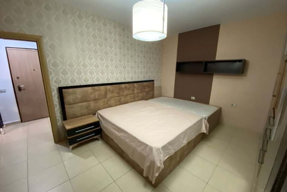Tirane, jepet me qera apartament 2+1+Ballkon Kati 5, 100 m² 600 € (Selvia)