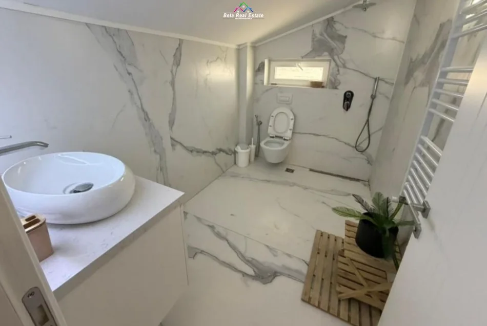 Tirane, jepet me qera apartament 3+1 Kati 3, 200 m² 1.500 € (secret garden)