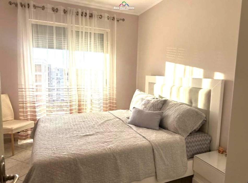 Tirane, jepet me qera apartament 1+1+Ballkon Kati 8, 65 m² 450 € (loni ligori)