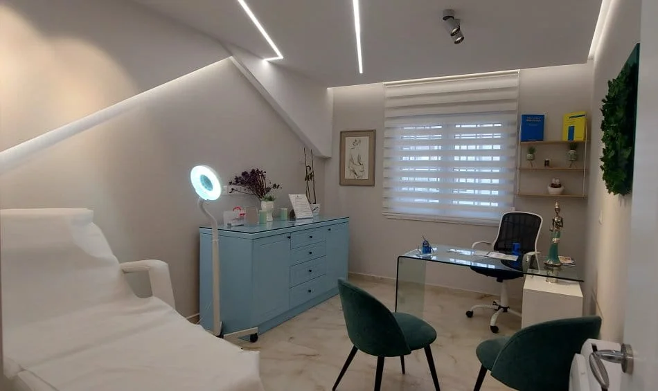 Tirane, jepet me qera ambjent biznesi Kati 0, 70 m² 1.900 € (rruga Fortuzi)