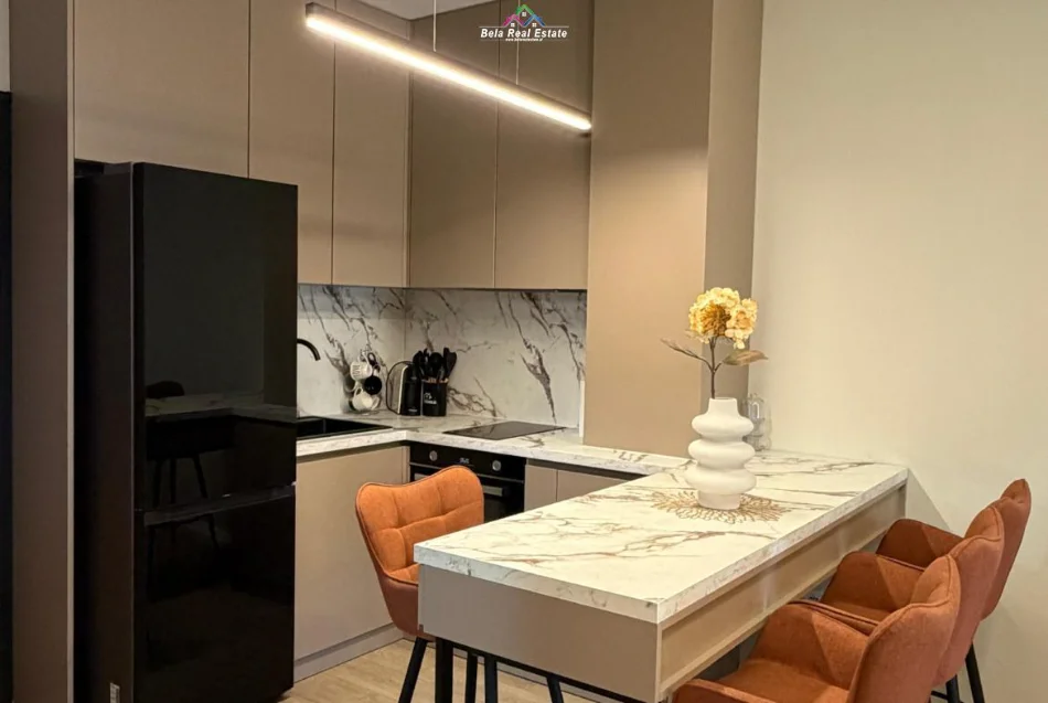 Tirane, jepet me qera apartament 1+1+Ballkon Kati 4, 60 m² 570 € (univers city)