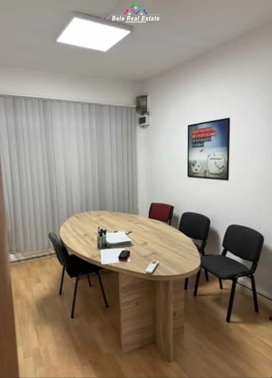 Tirane, jepet me qera zyre Kati 2, 61 m² 520 € (qytet studenti)