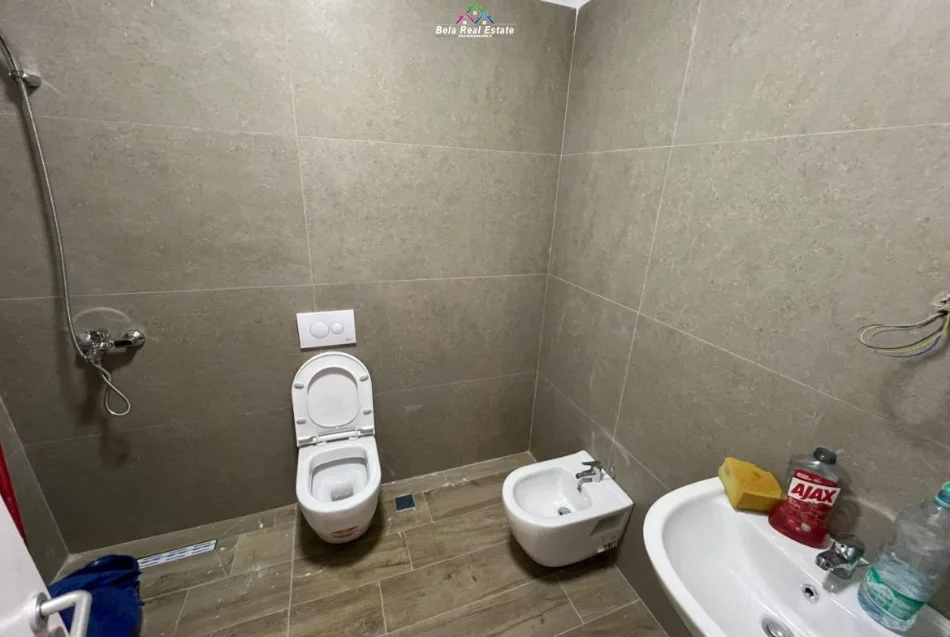 Tirane, jepet me qera apartament 2+1 Kati 1, 85 m² 800 € (dritan hoxha)