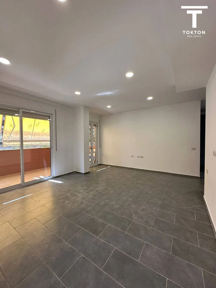 Tirane, shitet apartament 2+1 Kati 2, 128.000 € (Rruga Muhamet Deliu)