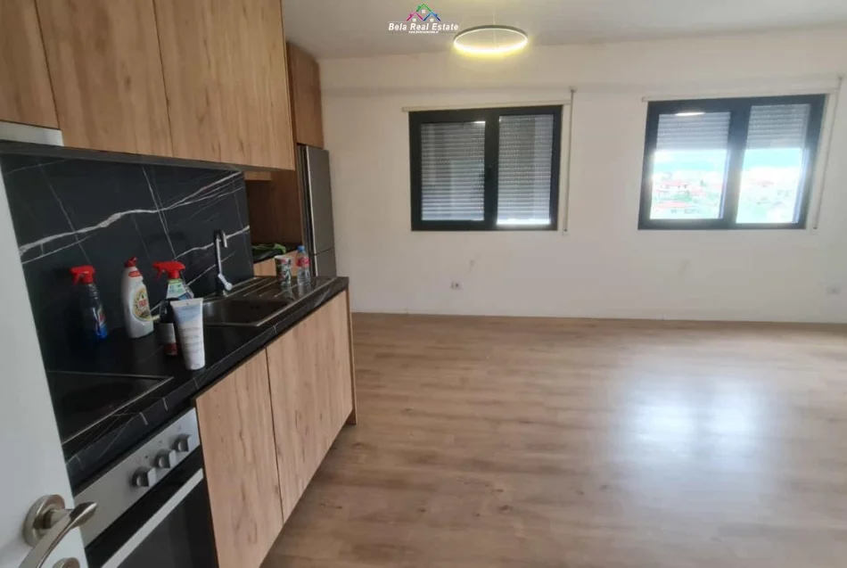 Tirane, jepet me qera apartament 2+1 Kati 4, 102 m² 620 € (ali demi)