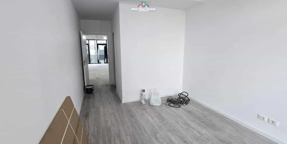Tirane, jepet me qera zyre Kati 1, 86 m² 1.500 € (lake view)