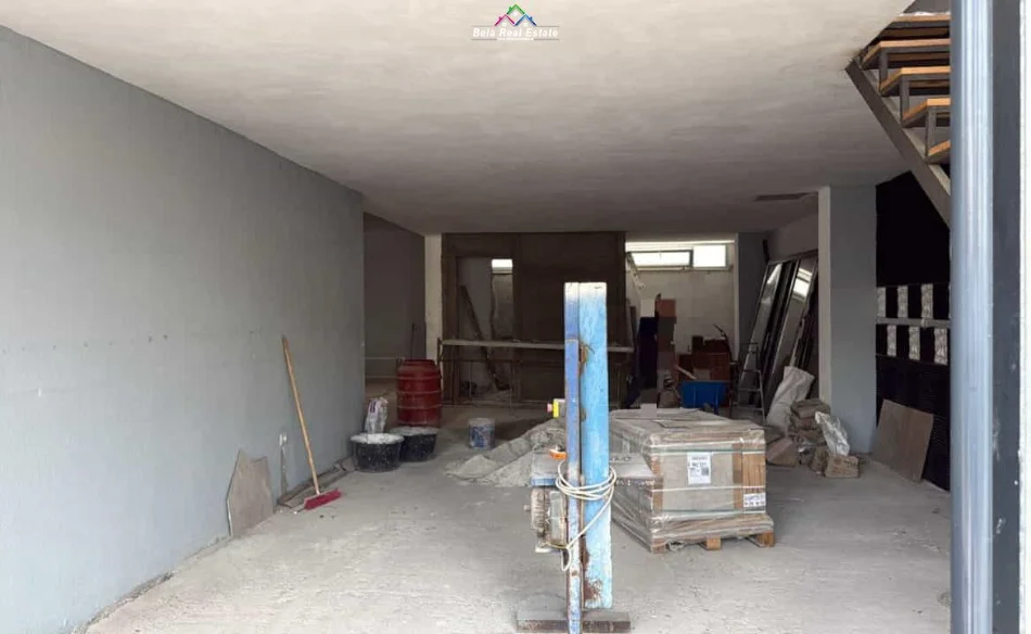 Tirane, jepet me qera dyqan Kati 0, 370 m² 4.500 € (shkoze)