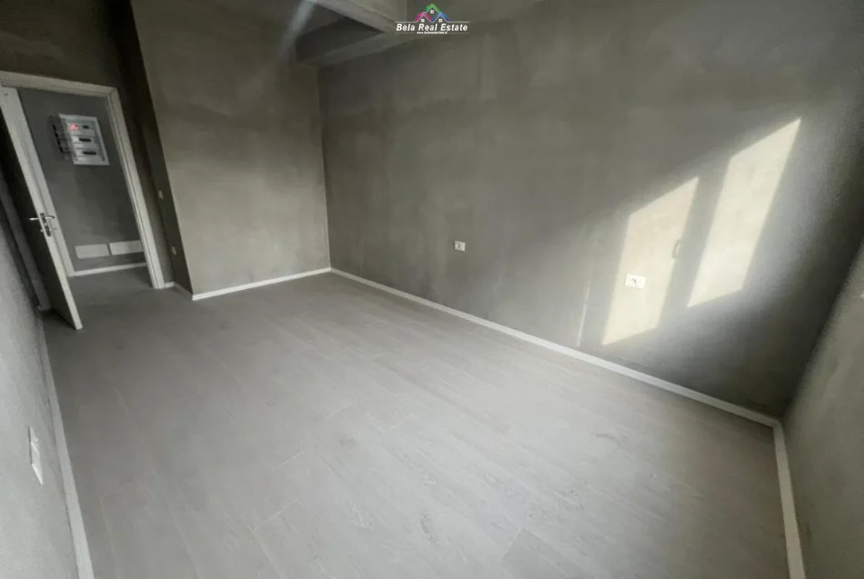 Tirane, jepet me qera zyre Kati 4, 140 m² 530 € (feiz himzo)