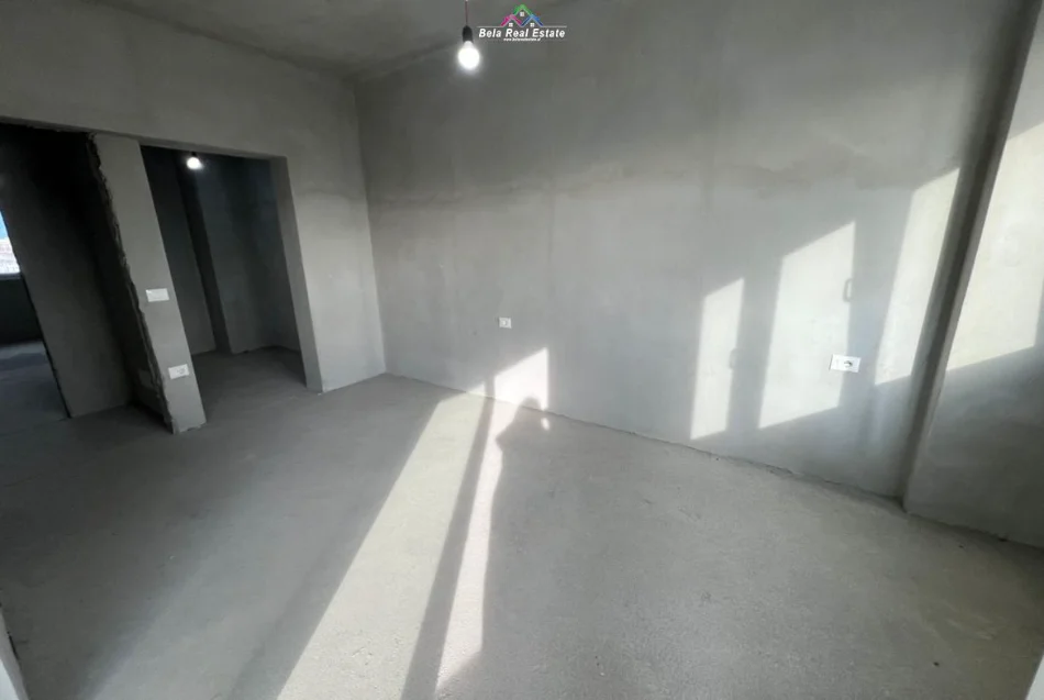 Tirane, jepet me qera zyre Kati 10, 130 m² 730 € (feiz himzo)