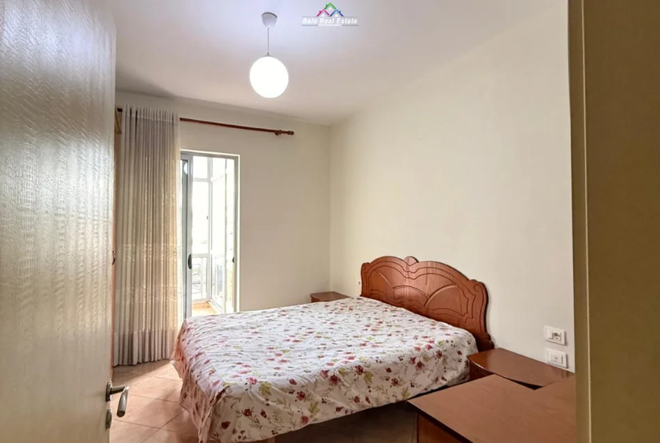 Tirane, shes apartament 1+1+Ballkon Kati 5, 64 m² 135.000 € (ali demi)