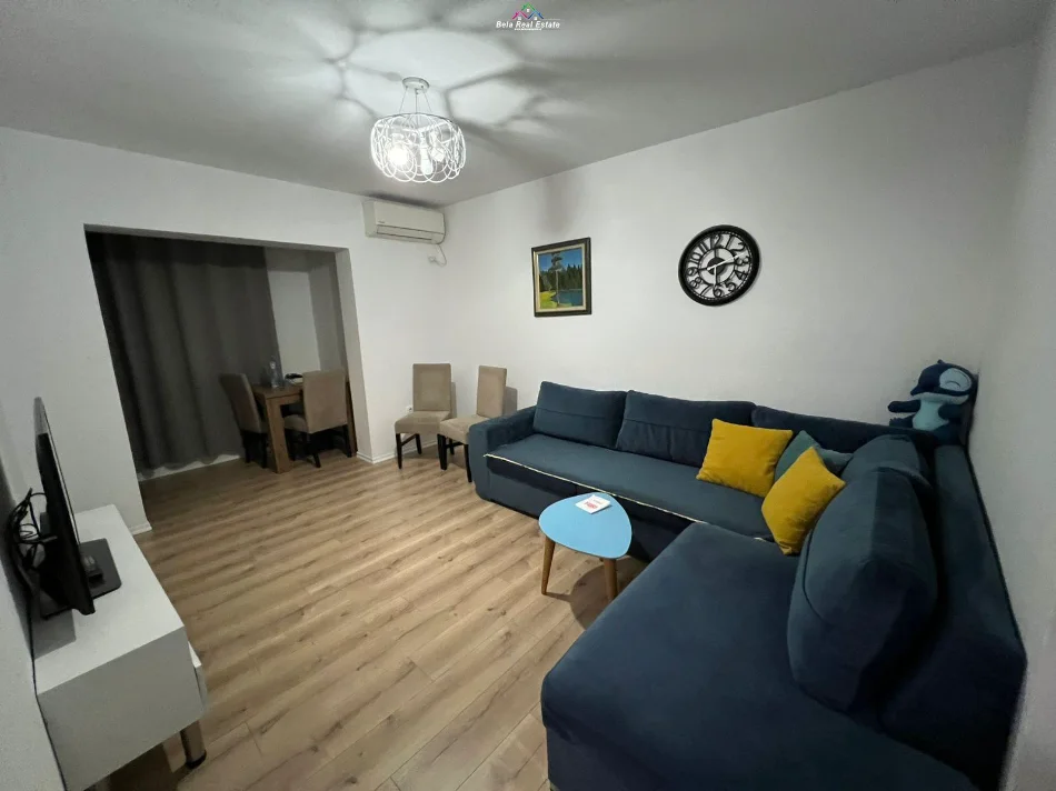 Tirane, jepet me qera apartament 2+1 Kati 4, 80 m² 570 € (rruga bardhyl)
