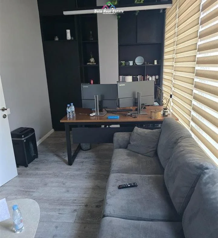 Tirane, jepet me qera zyre Kati 2, 108 m² 2.000 € (Kompleksi Square 21)