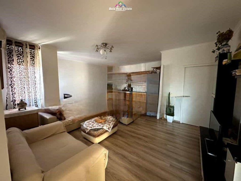 Tirane, jepet me qera apartament 2+1 Kati 3, 86 m² 550 € (porcelan)