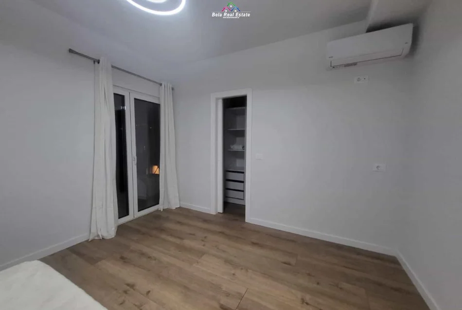 Tirane, jepet me qera Vile 1+1+Ballkon Kati 4, 60 m² 500 € (ish parku)